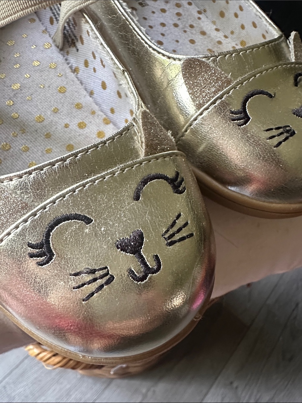 Tucker + Tate Metallic Gold Cat Face Girls Ballet Flats size 12 - Picture 2 of 6